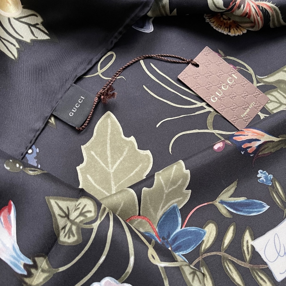 New Authentic Gucci Scarf Flora Knight Print Black Multicolor Silk Scarf… - Picture 13 of 16